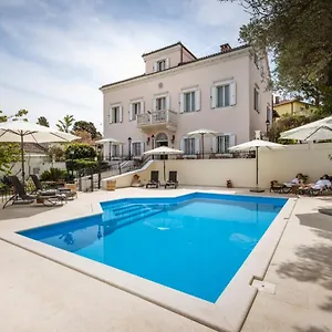 4* krevet i doručak Cassia
